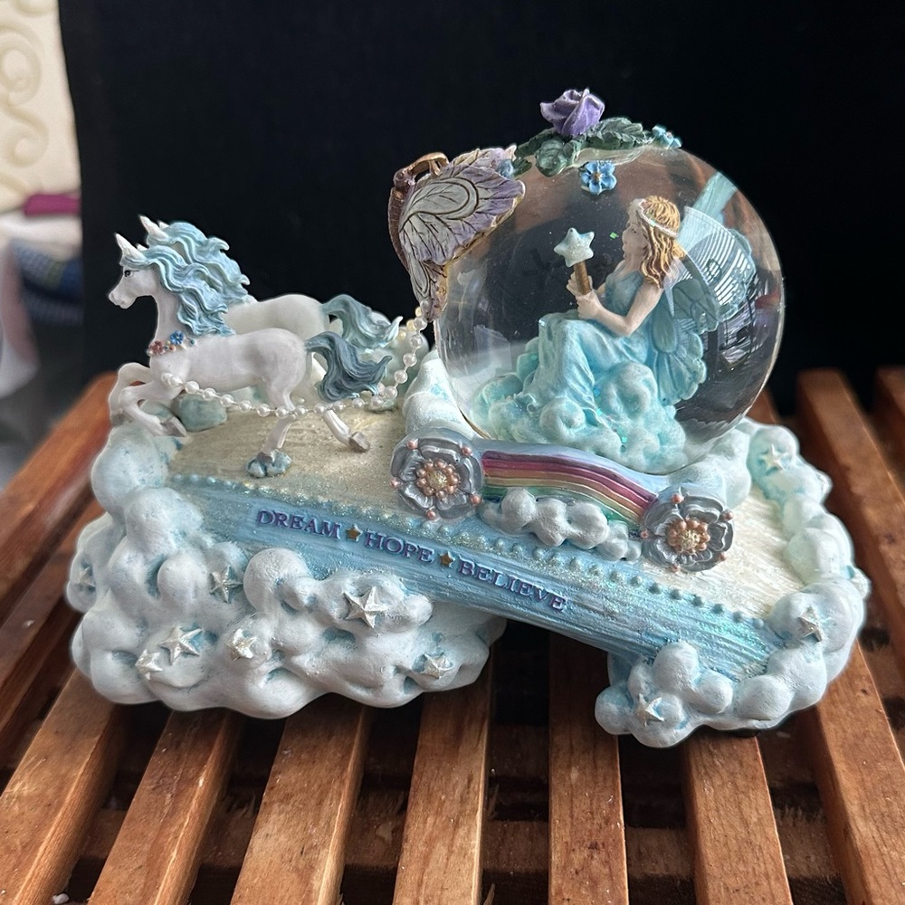 Rainbow Visions Fairy Coach Waterglobe